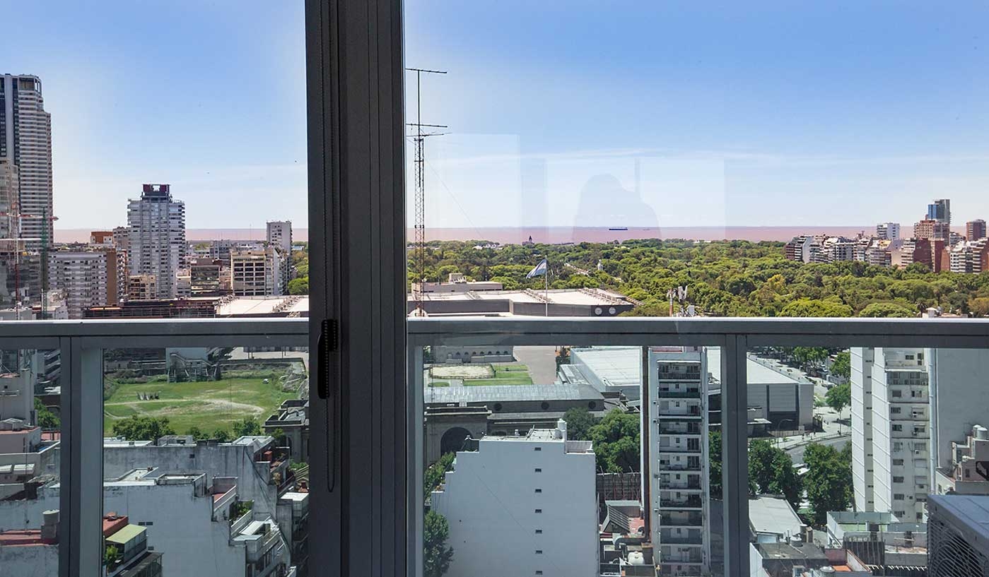 One Bedroom Apartment in Five Star Building With Panoramic Views