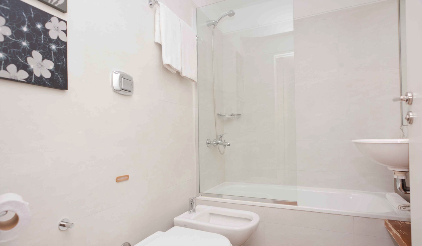 Sparkling One Bedroom Apartment in Five Star Building