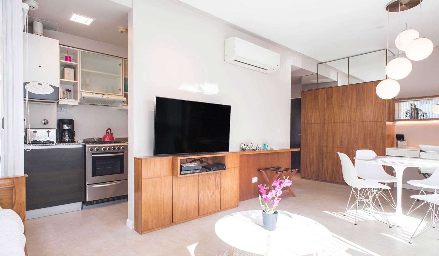 Airy One Bedroom Apartment in Five Star Building