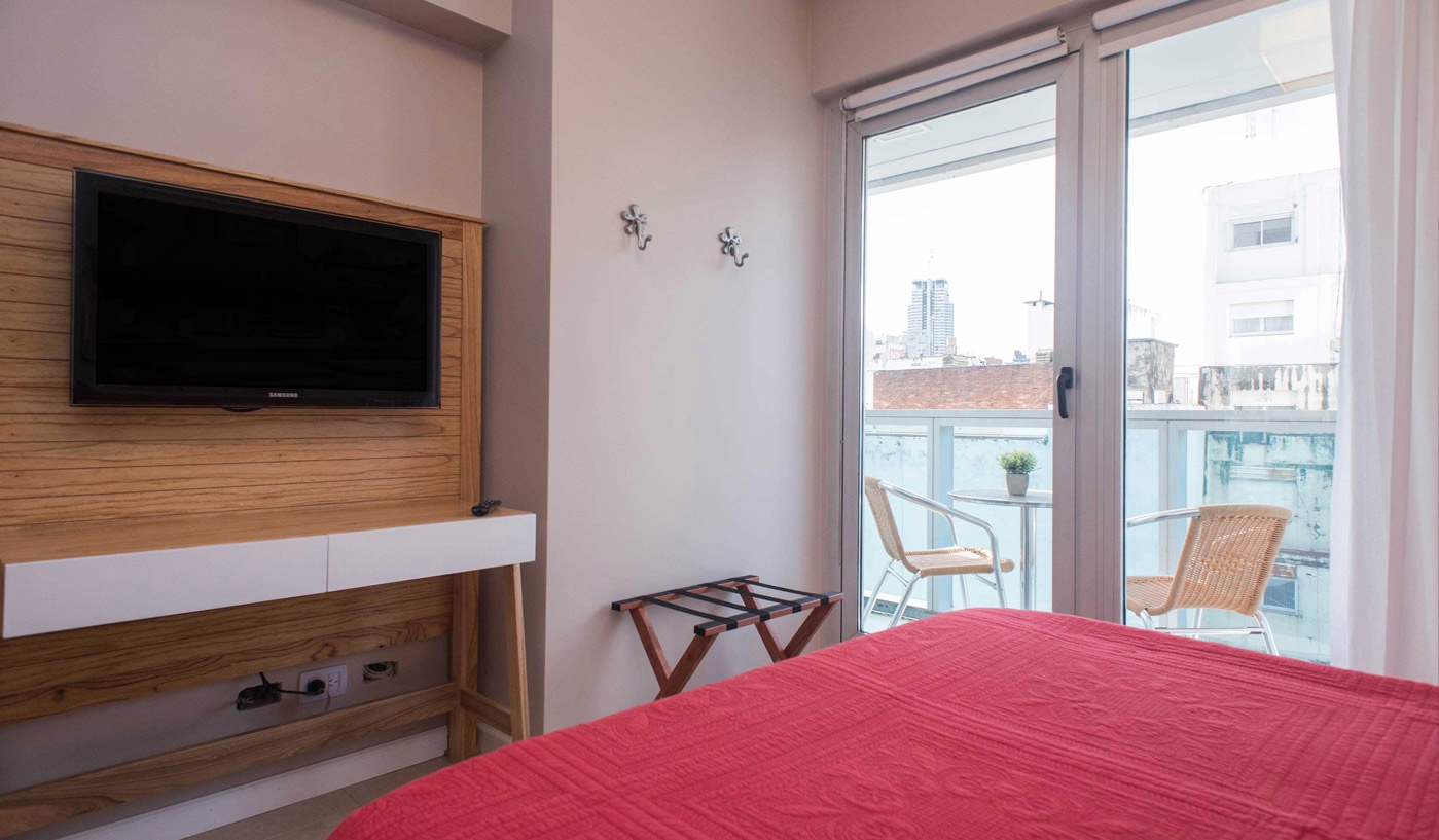 Airy One Bedroom Apartment in Five Star Building