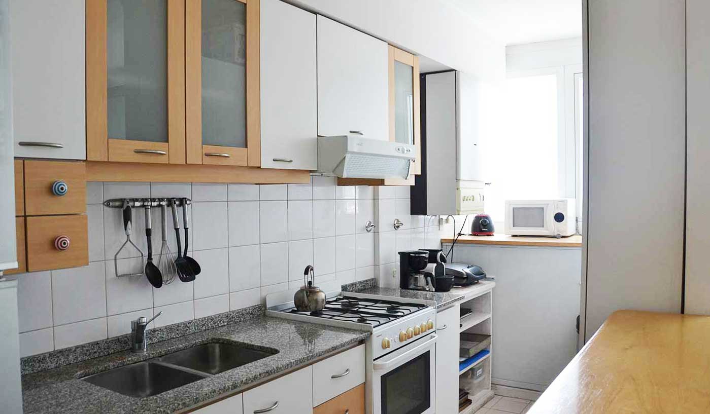 Modern Two Bedroom Apartment with Pool, Gym and Skyline Views