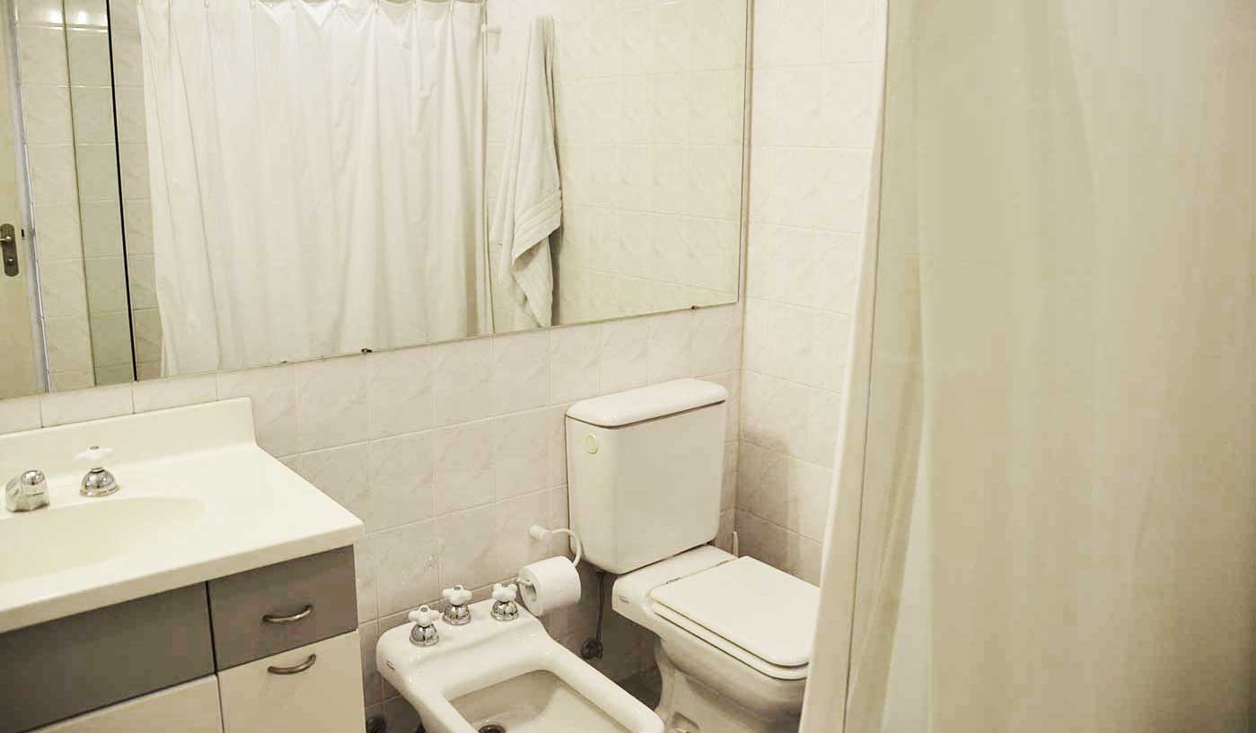 Modern Two Bedroom Apartment with Pool, Gym and Skyline Views