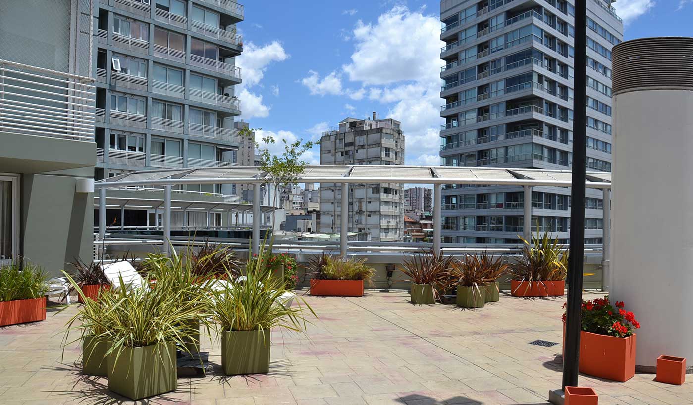 Modern Two Bedroom Apartment with Pool, Gym and Skyline Views