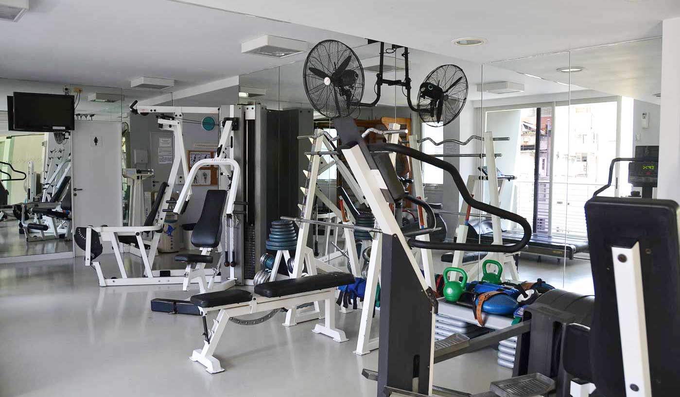 Modern Two Bedroom Apartment with Pool, Gym and Skyline Views