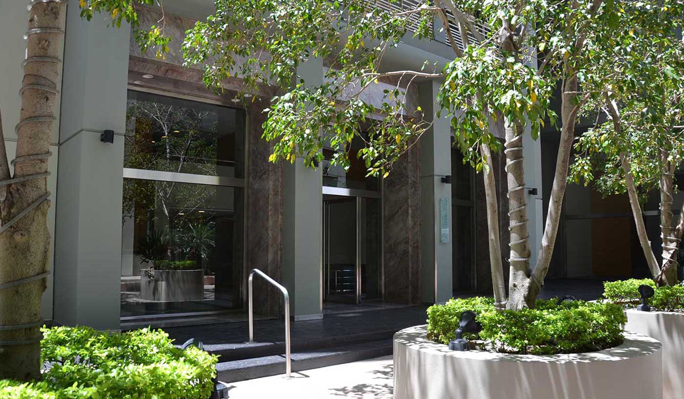 Modern Two Bedroom Apartment with Pool, Gym and Skyline Views