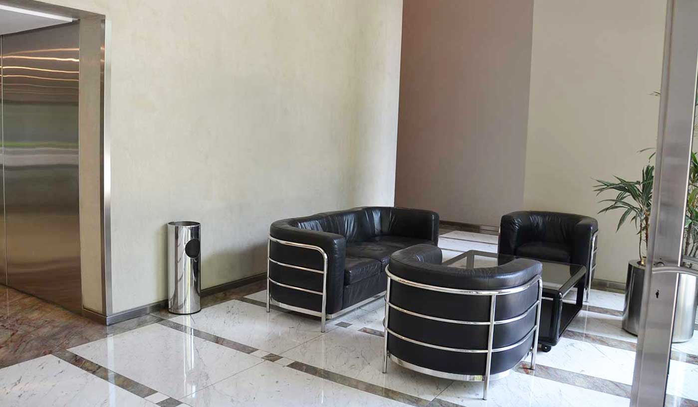 Modern Two Bedroom Apartment with Pool, Gym and Skyline Views