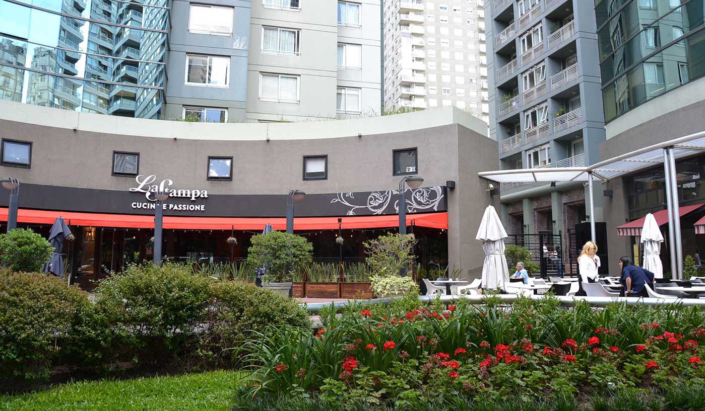 Modern Two Bedroom Apartment with Pool, Gym and Skyline Views