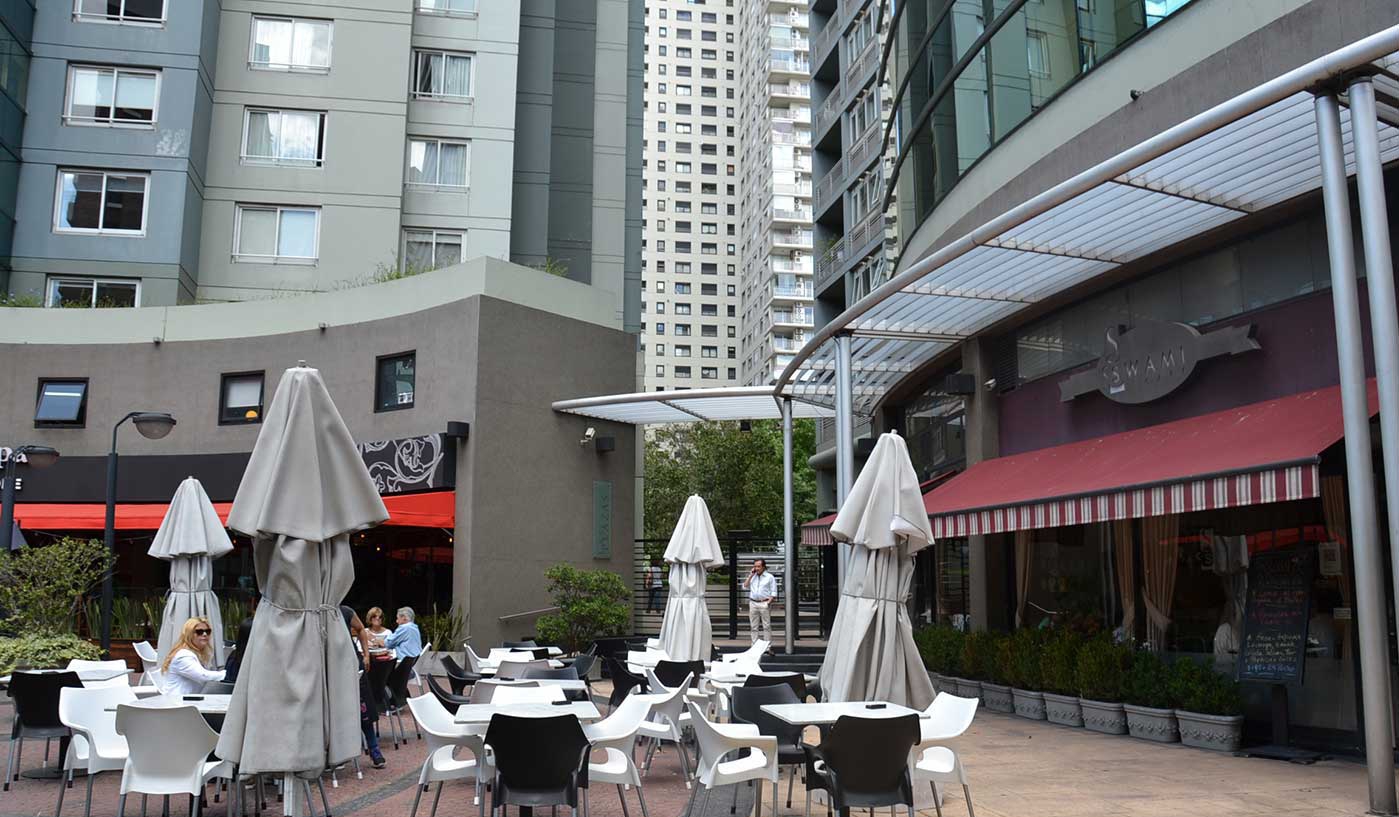 Modern Two Bedroom Apartment with Pool, Gym and Skyline Views