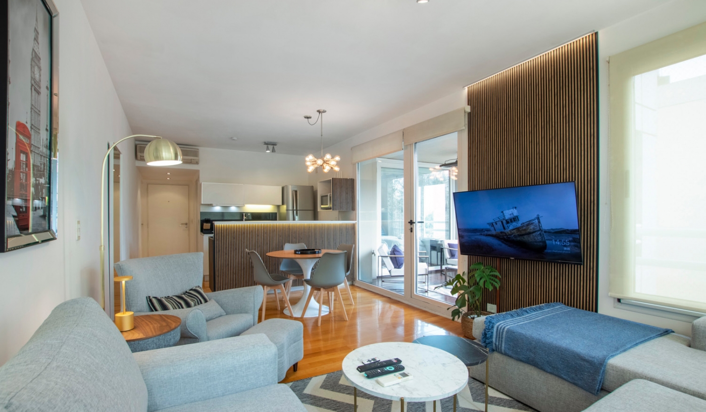 Trendy Two Bedroom Apartment in Top Apartment Complex