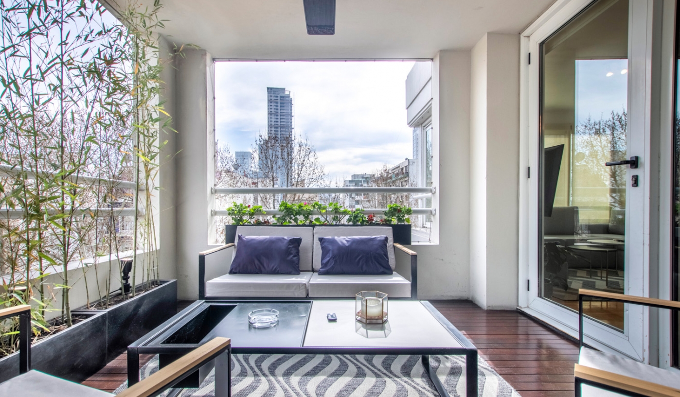 Trendy Two Bedroom Apartment in Top Apartment Complex