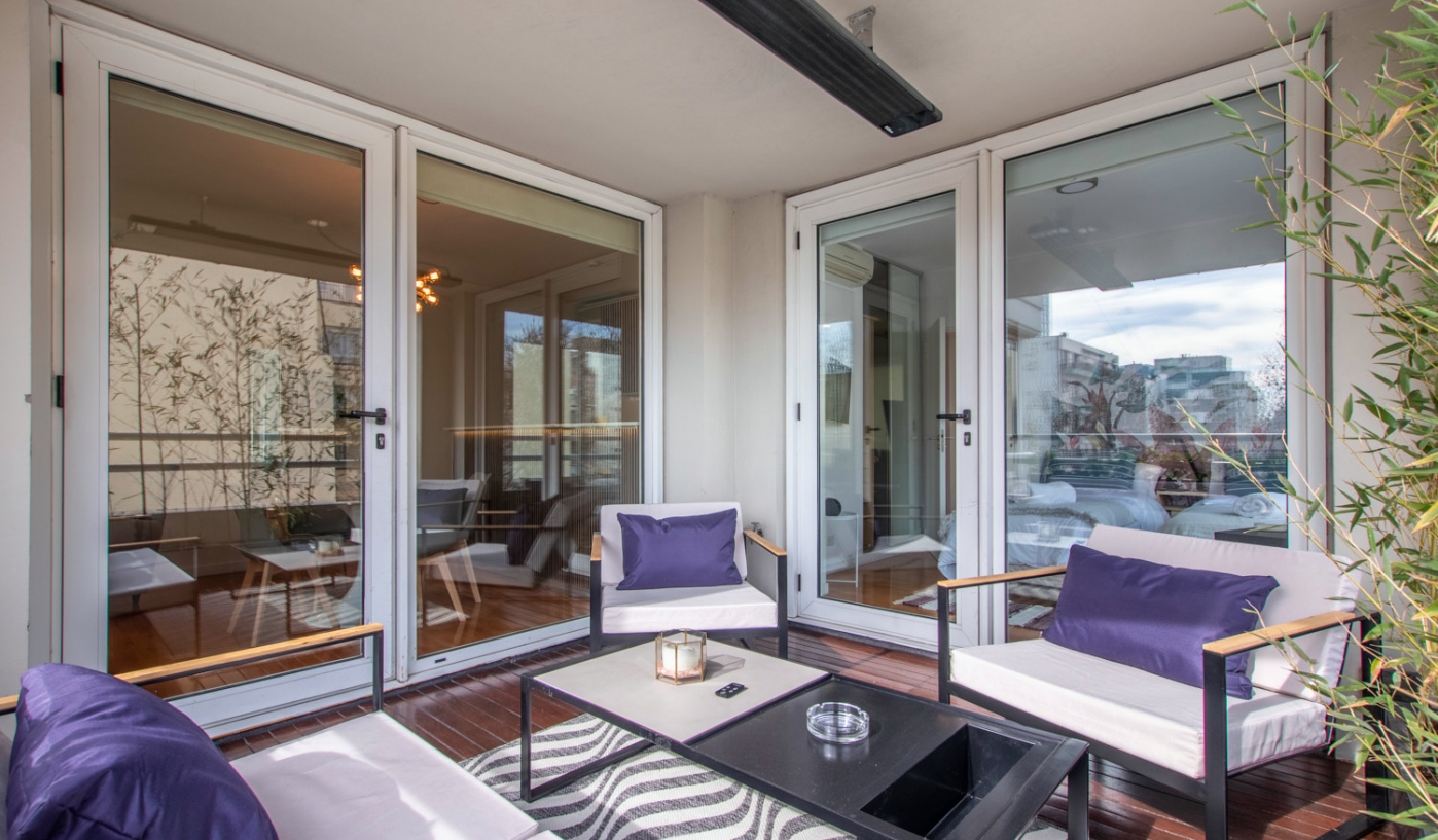 Trendy Two Bedroom Apartment in Top Apartment Complex