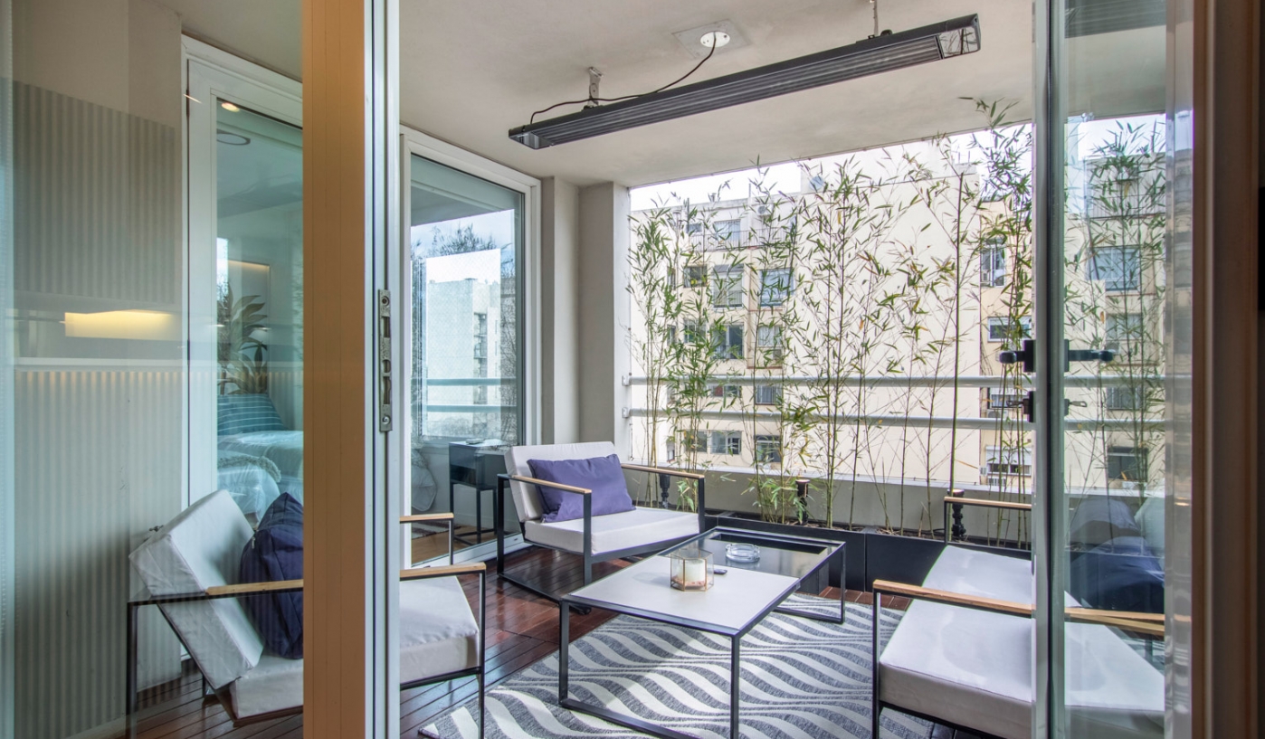 Trendy Two Bedroom Apartment in Top Apartment Complex