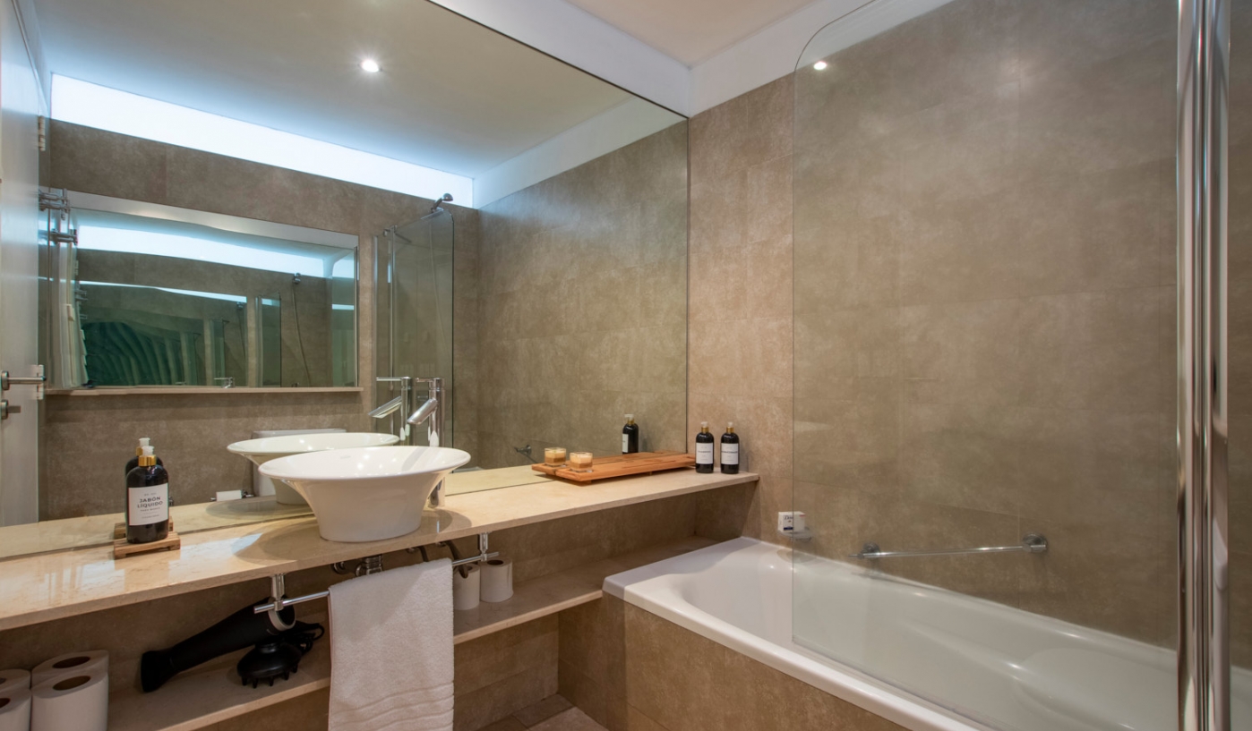 Trendy Two Bedroom Apartment in Top Apartment Complex