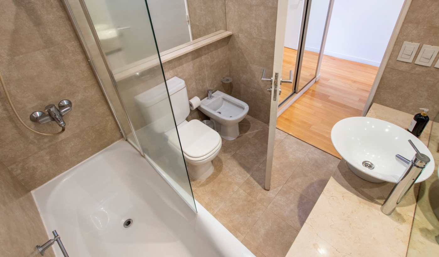 Trendy Two Bedroom Apartment in Top Apartment Complex