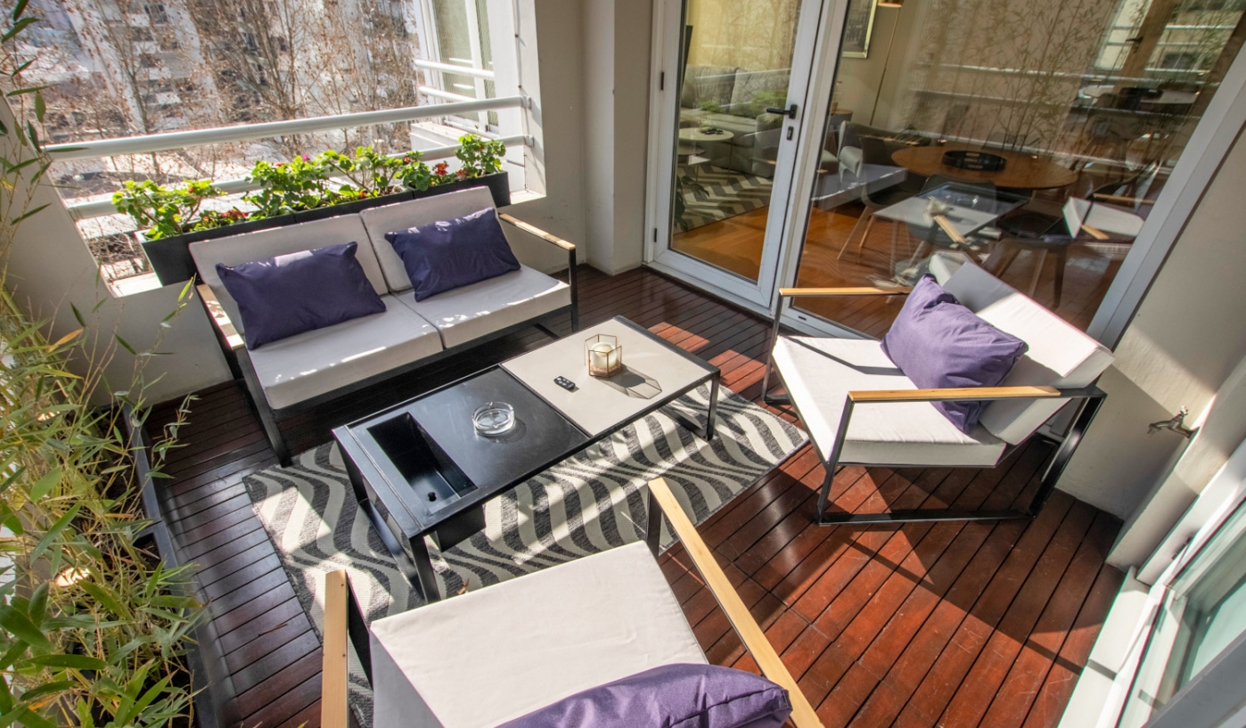 Trendy Two Bedroom Apartment in Top Apartment Complex