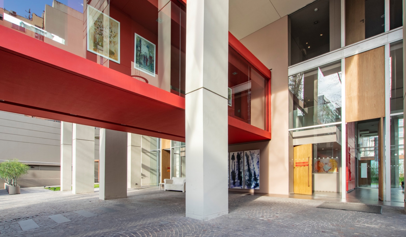 Trendy Two Bedroom Apartment in Top Apartment Complex