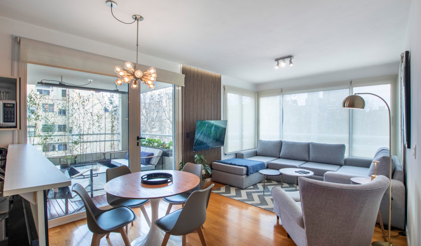 Trendy Two Bedroom Apartment in Top Apartment Complex