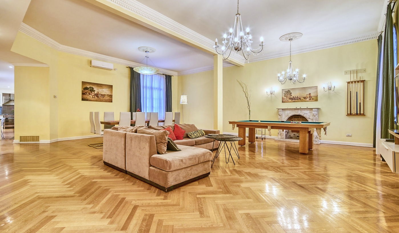 Impressive Five Bedroom Apartment in Chic Recoleta