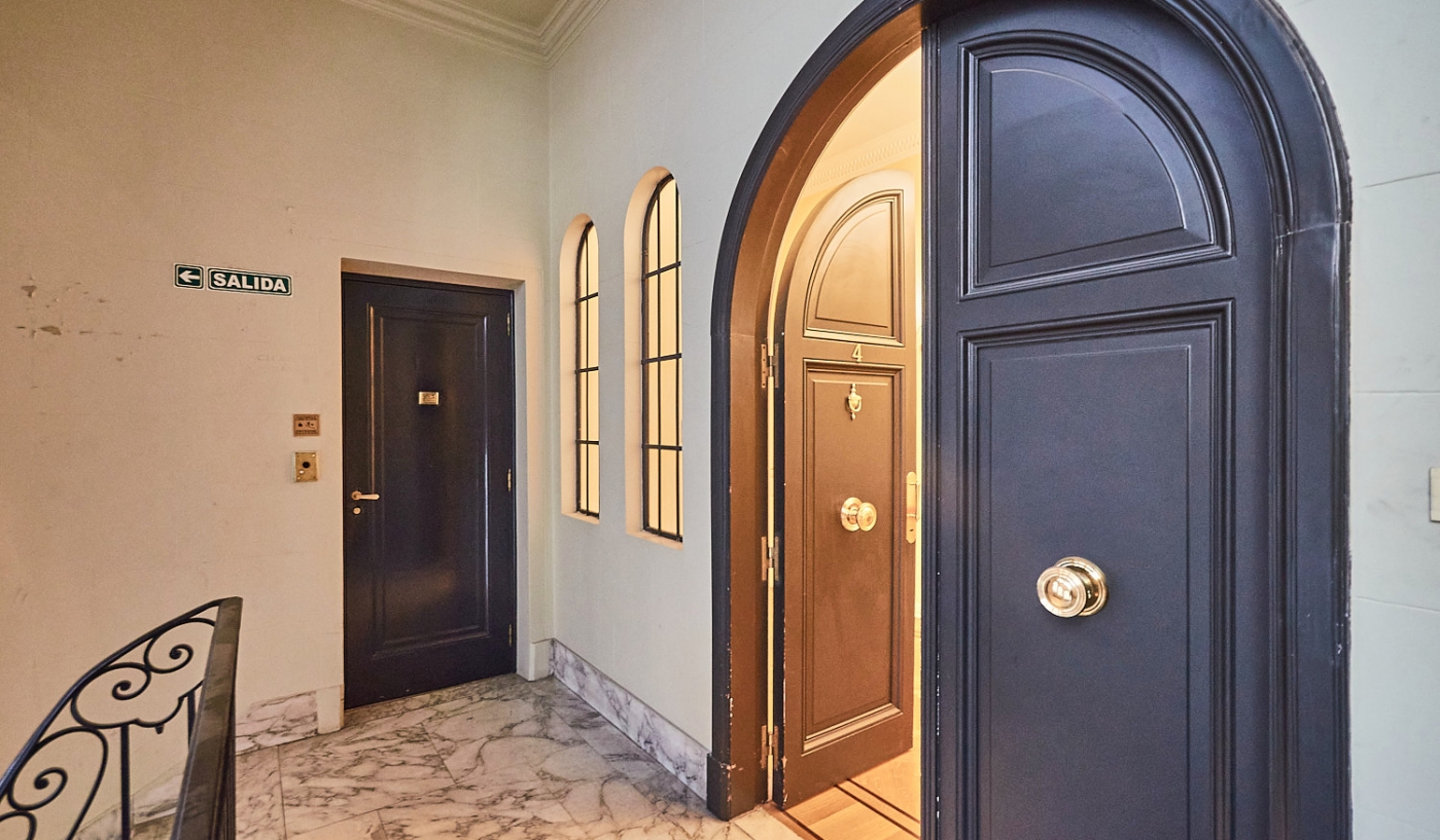 Impressive Five Bedroom Apartment in Chic Recoleta