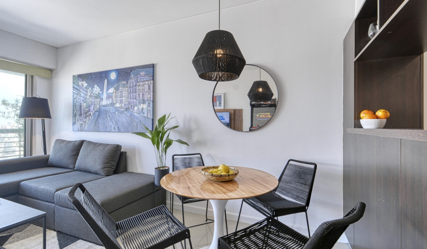 Sky High Views in One Bedroom Apartment with Pool, Gym and Sauna