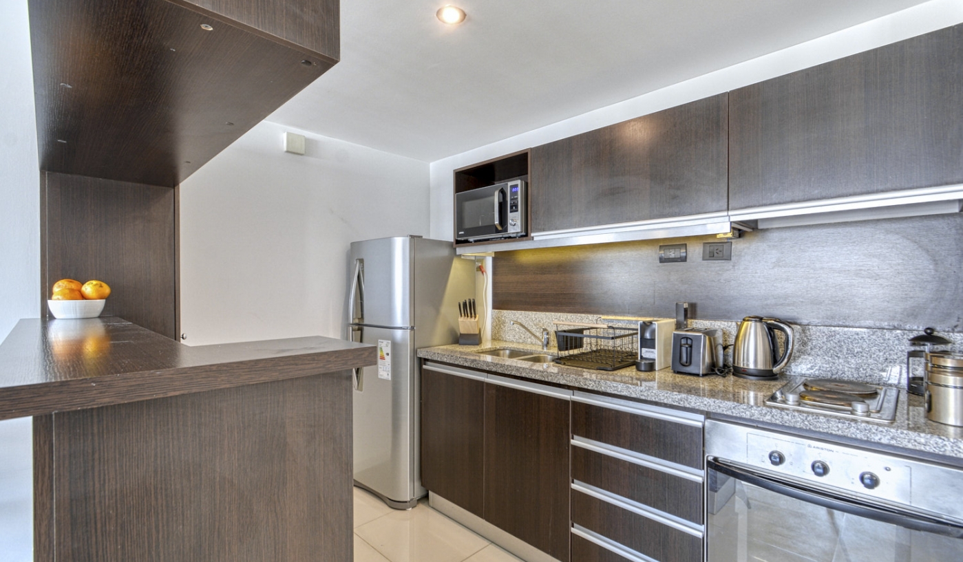 Sky High Views in One Bedroom Apartment with Pool, Gym and Sauna