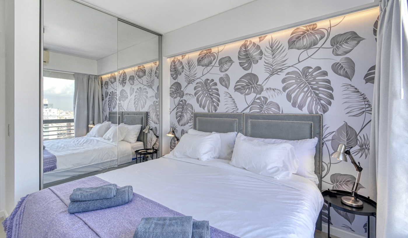 Sky High Views in One Bedroom Apartment with Pool, Gym and Sauna