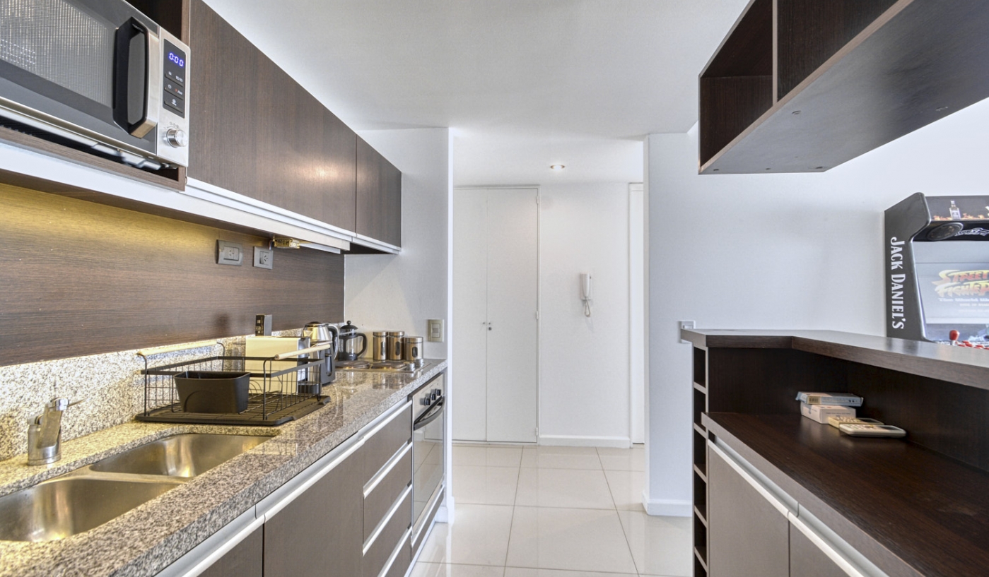 Sky High Views in One Bedroom Apartment with Pool, Gym and Sauna