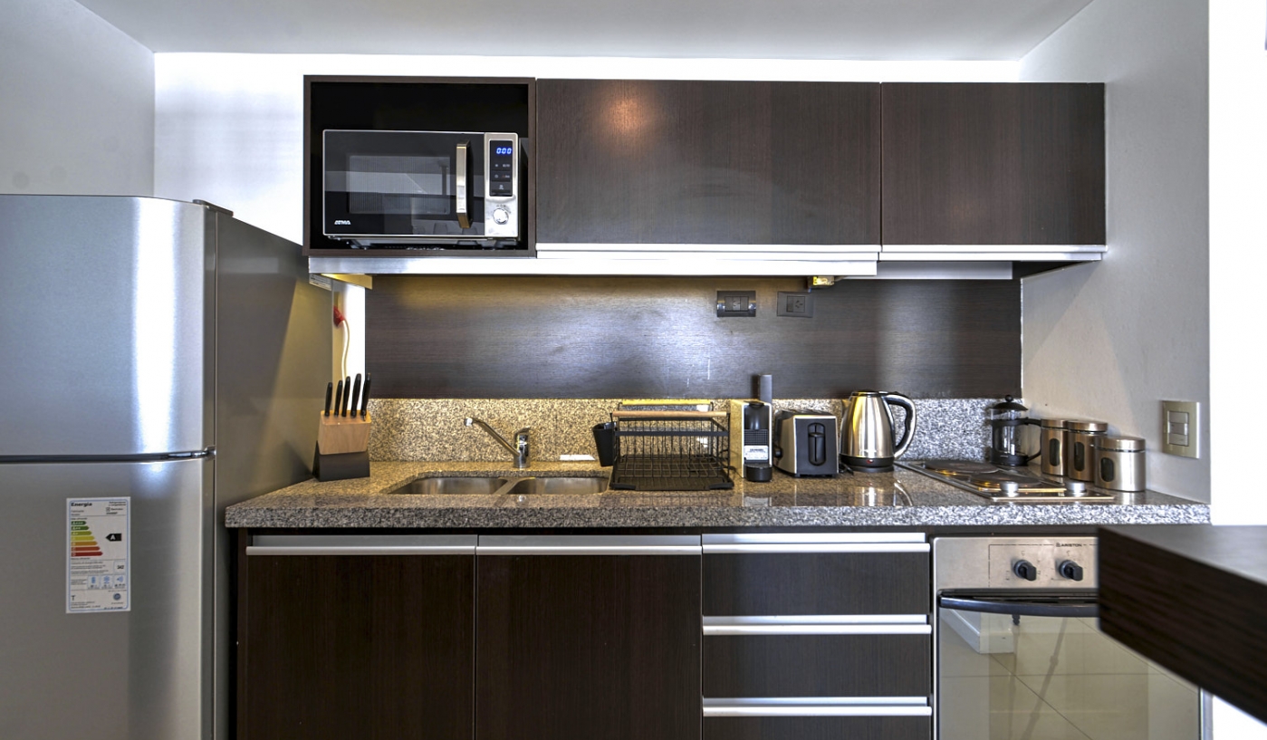 Sky High Views in One Bedroom Apartment with Pool, Gym and Sauna