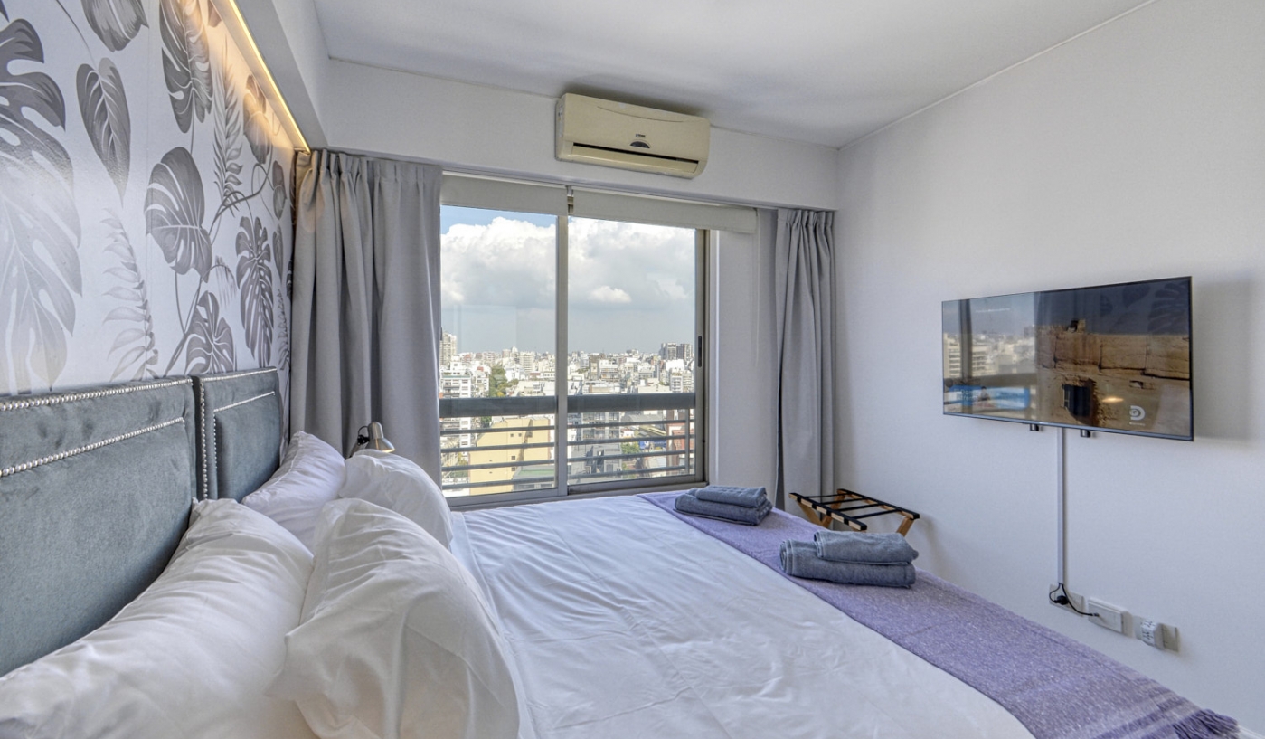 Sky High Views in One Bedroom Apartment with Pool, Gym and Sauna