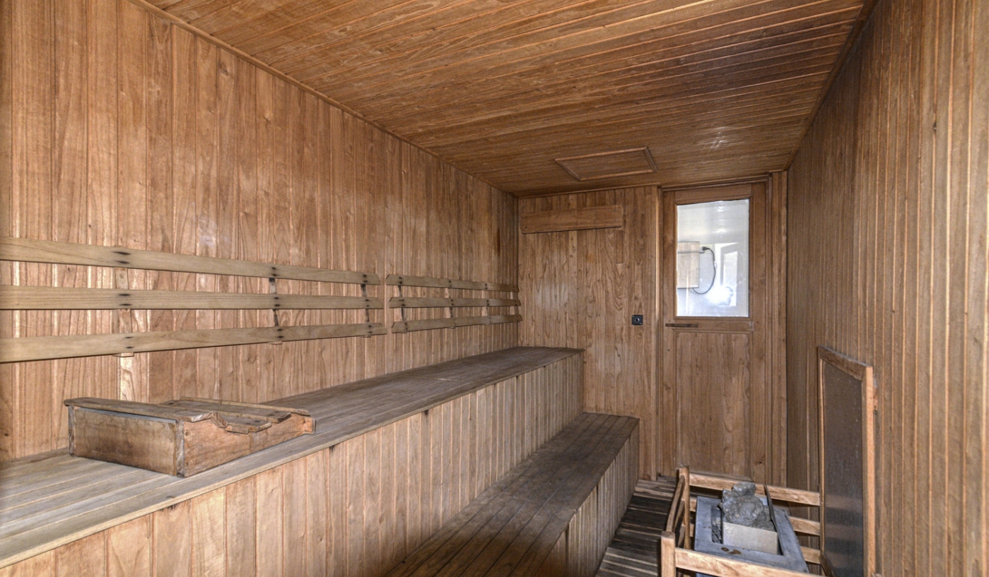 Sky High Views in One Bedroom Apartment with Pool, Gym and Sauna