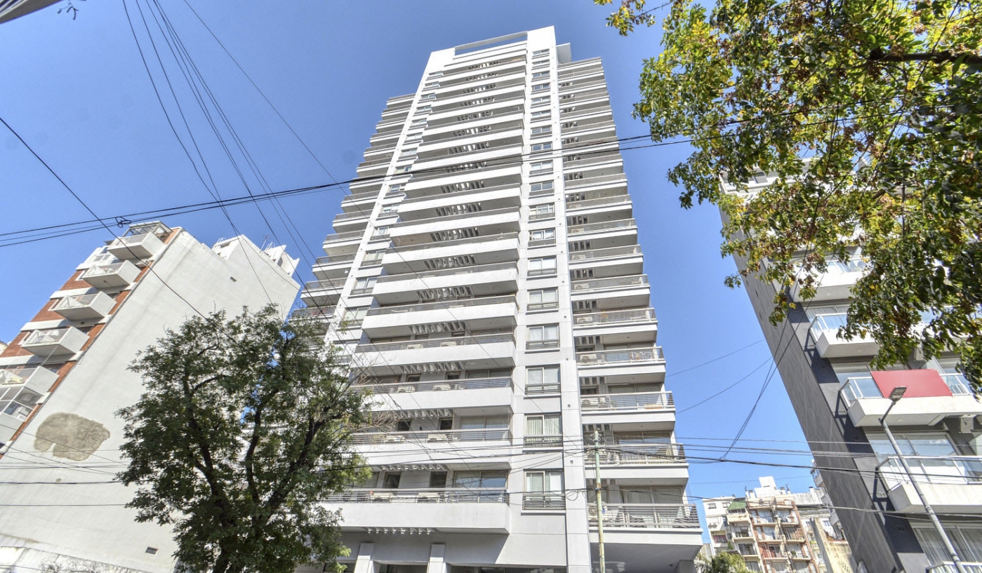 Sky High Views in One Bedroom Apartment with Pool, Gym and Sauna