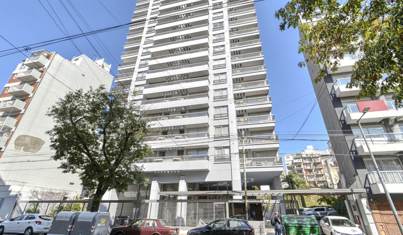 Sky High Views in One Bedroom Apartment with Pool, Gym and Sauna