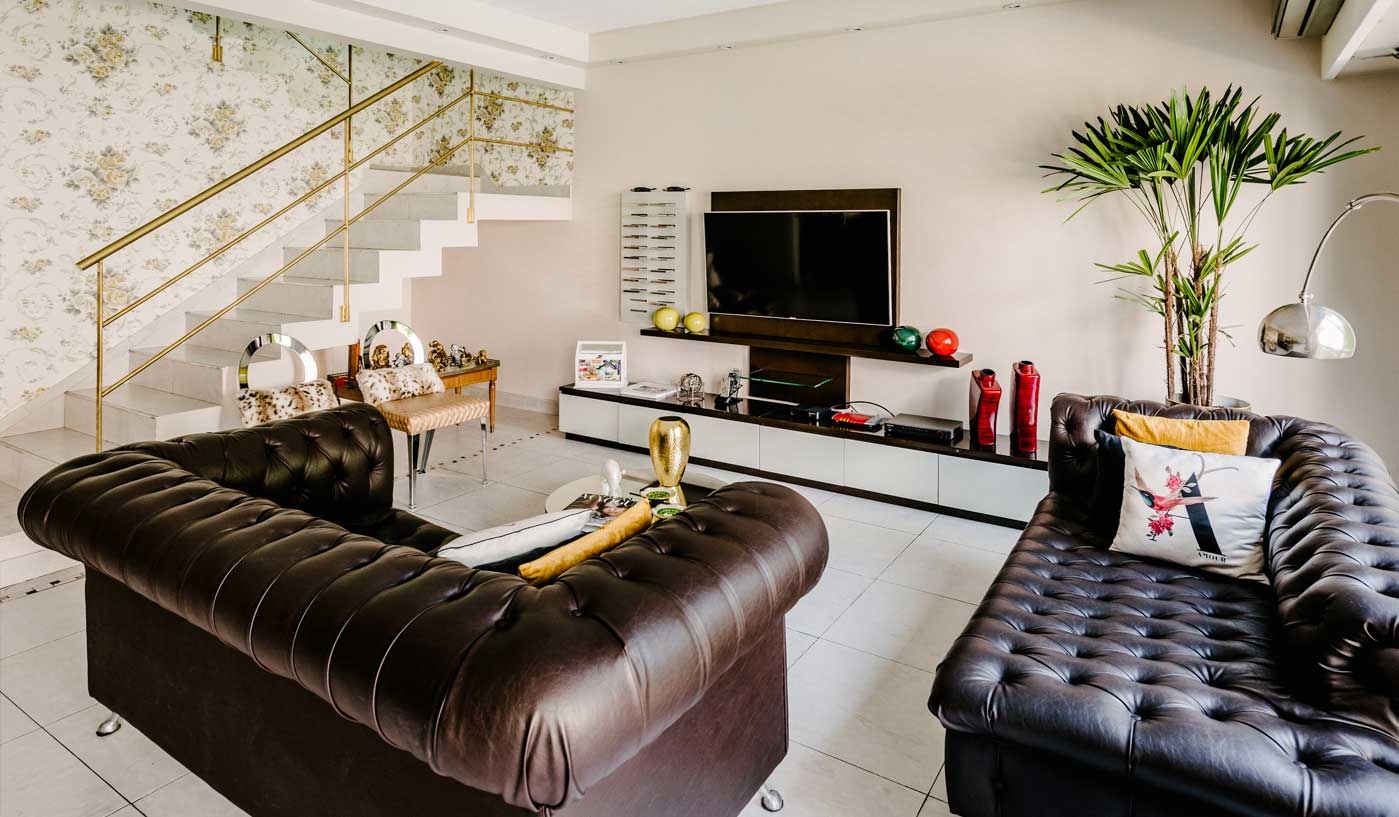 Impressive 6 Bedroom House with Private Garden, Pool and Game Room