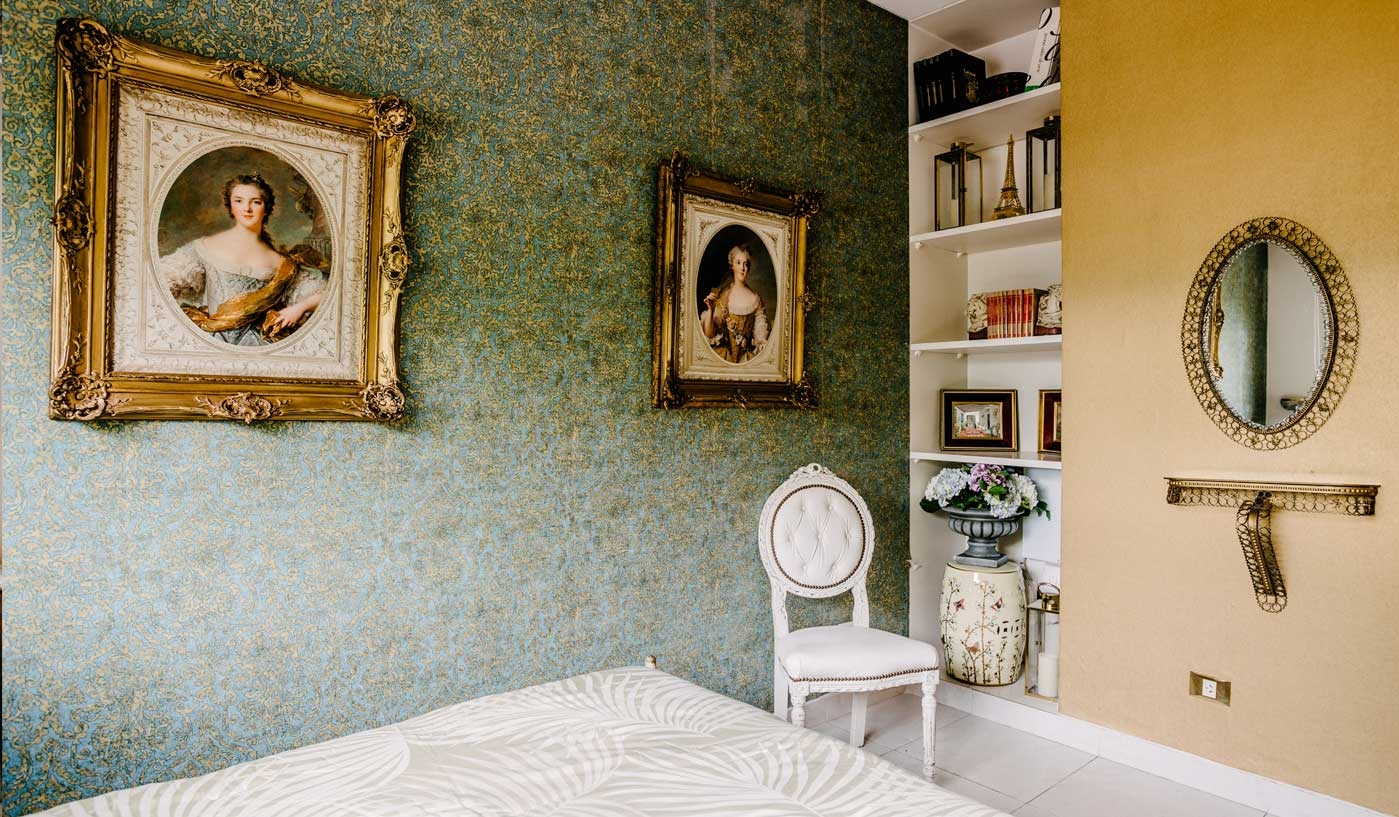 Impressive 6 Bedroom House with Private Garden, Pool and Game Room