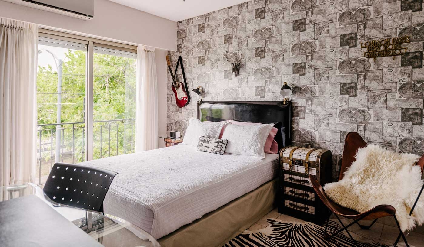 Impressive 6 Bedroom House with Private Garden, Pool and Game Room