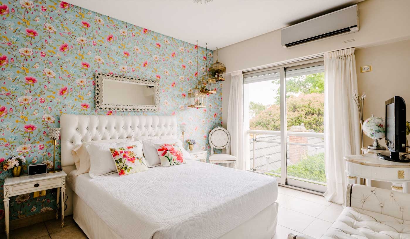 Impressive 6 Bedroom House with Private Garden, Pool and Game Room