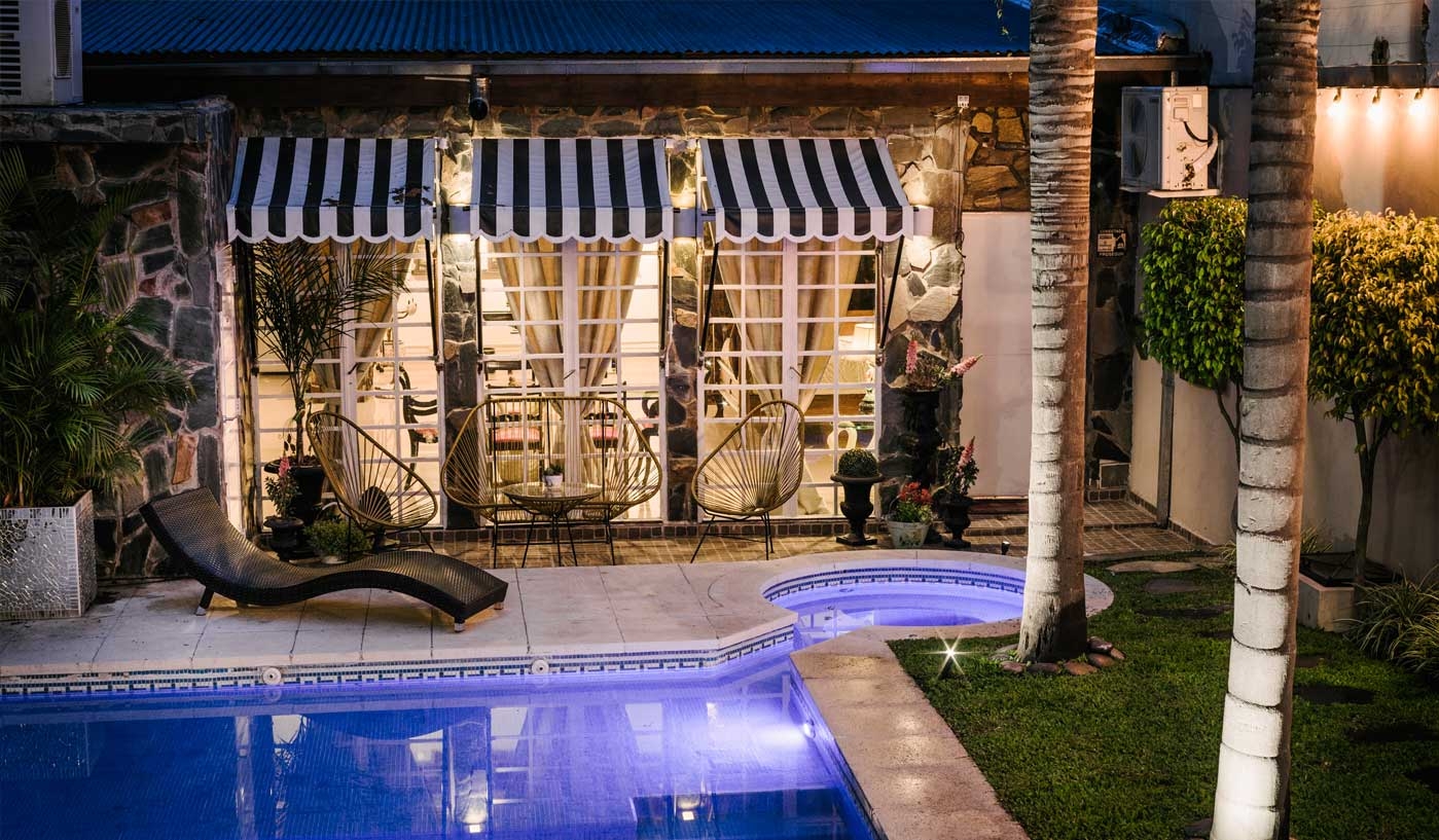 Impressive 6 Bedroom House with Private Garden, Pool and Game Room