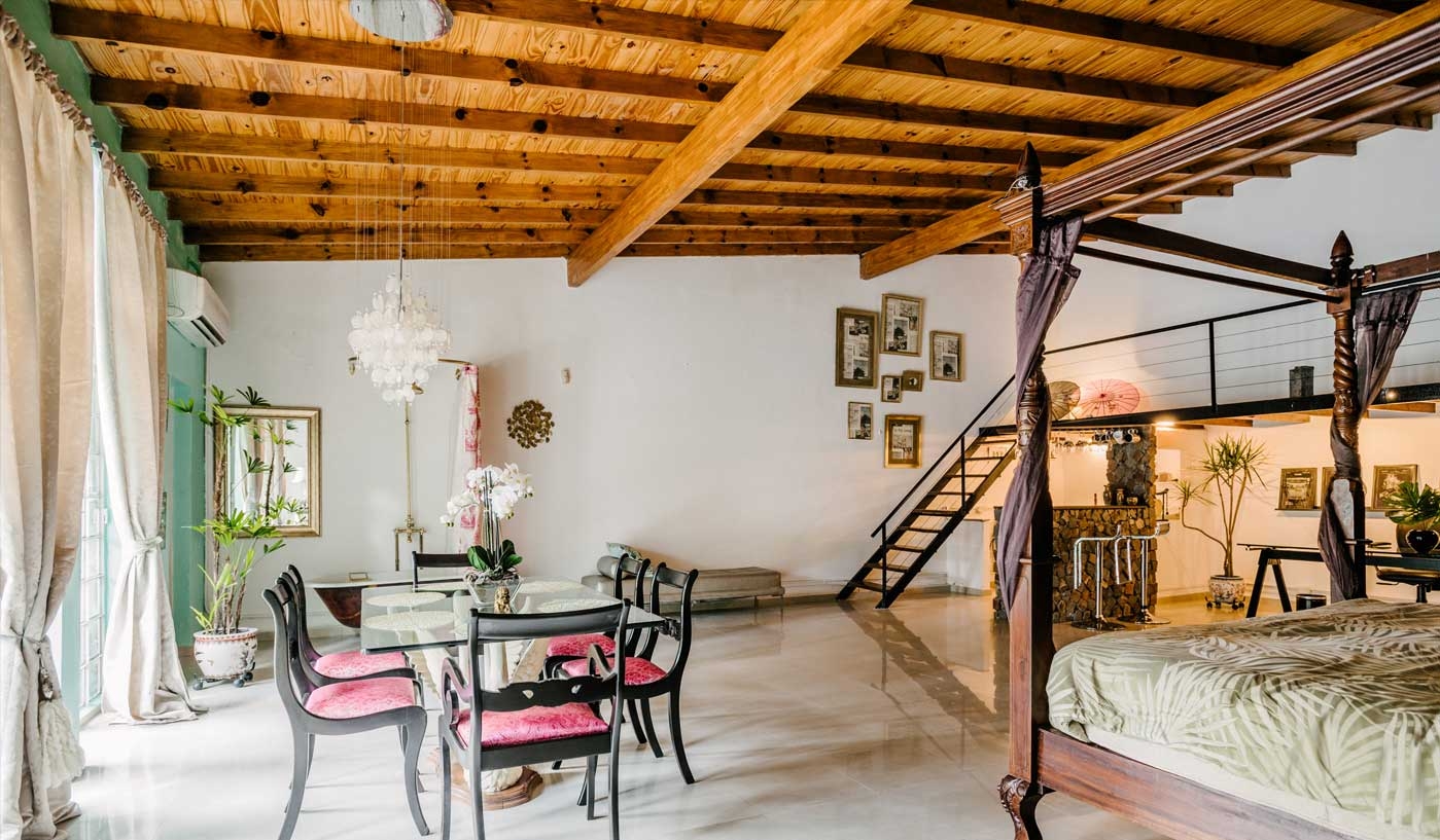 Impressive 6 Bedroom House with Private Garden, Pool and Game Room