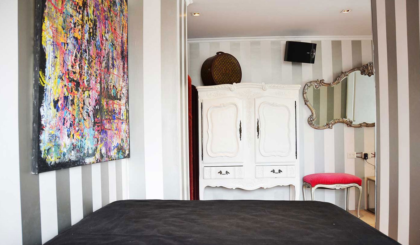 Funky Three Bedroom Penthouse with Private Terrace, BBQ and Pool