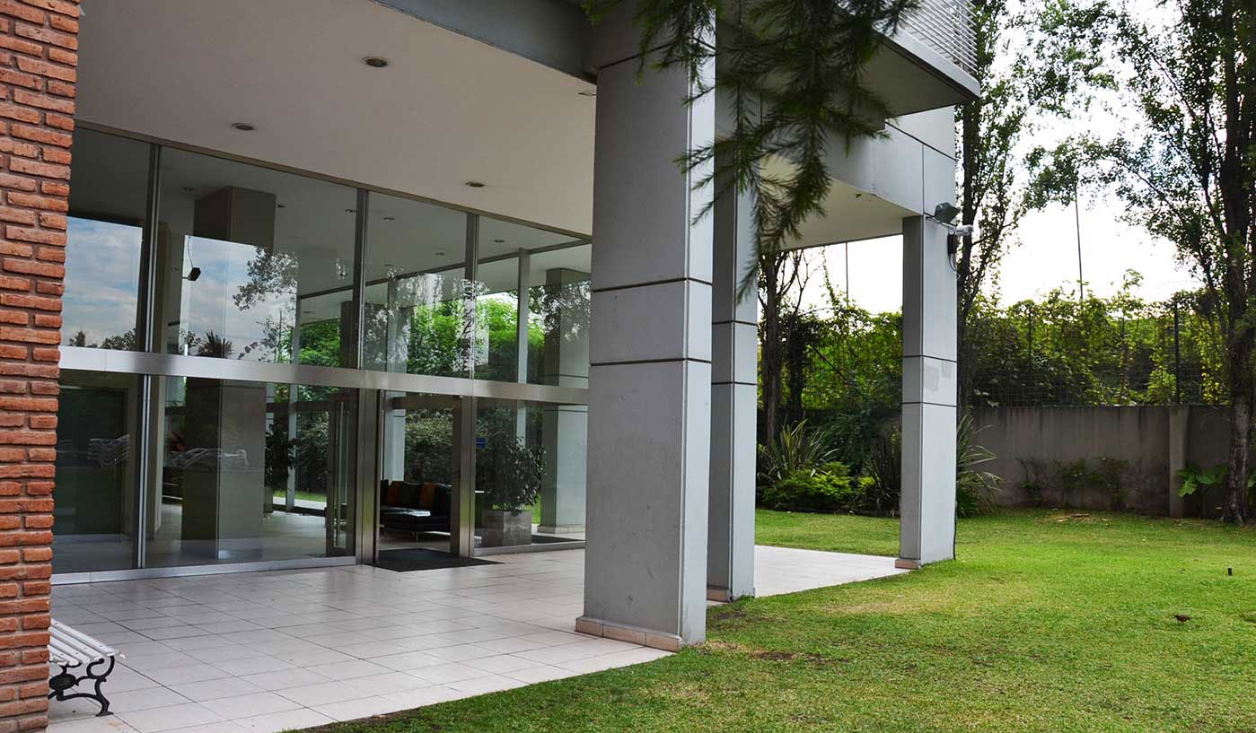 Funky Three Bedroom Penthouse with Private Terrace, BBQ and Pool