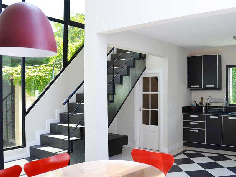 Contemporary Four Bedroom House With Private Rooftop Terrace and BBQ
