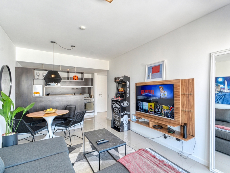 Sky High Views in One Bedroom Apartment with Pool, Gym and Sauna